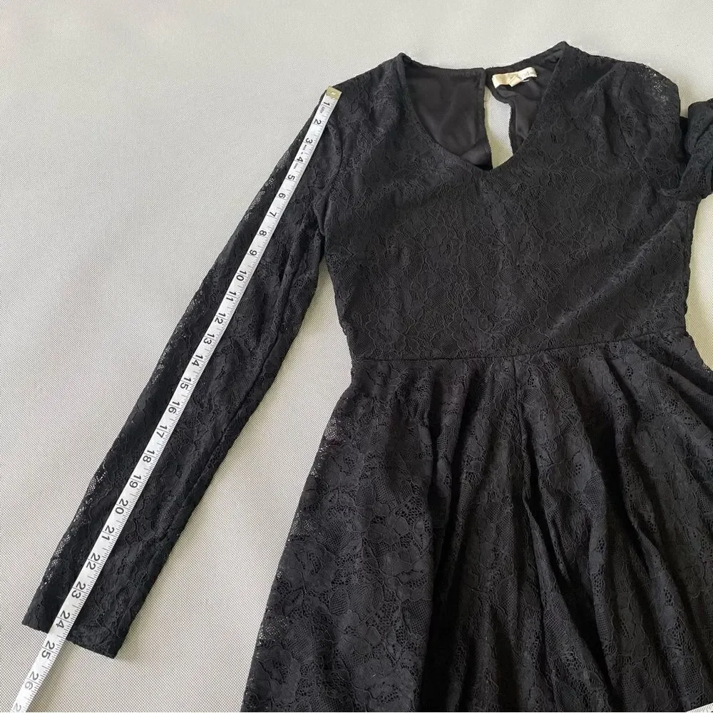 Rewind Floral Lace Black Long Sleeve Dress Women’s Size Medium